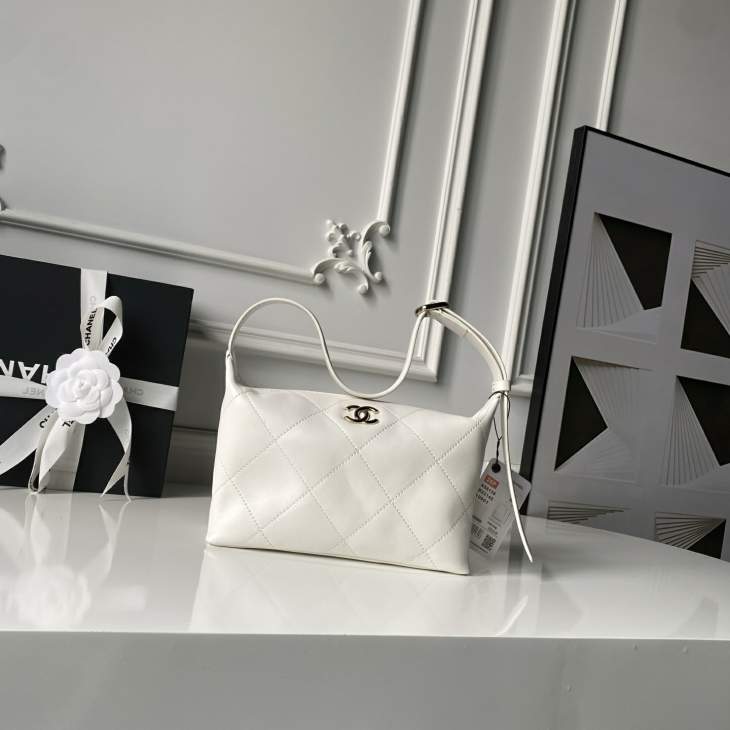 Picture of Chanel Handbags _SKUfw239867457fw